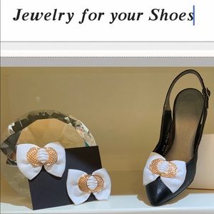 Shoe Jewelry Clip White/Gold. WBG1